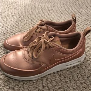 Rose gold Nike’s